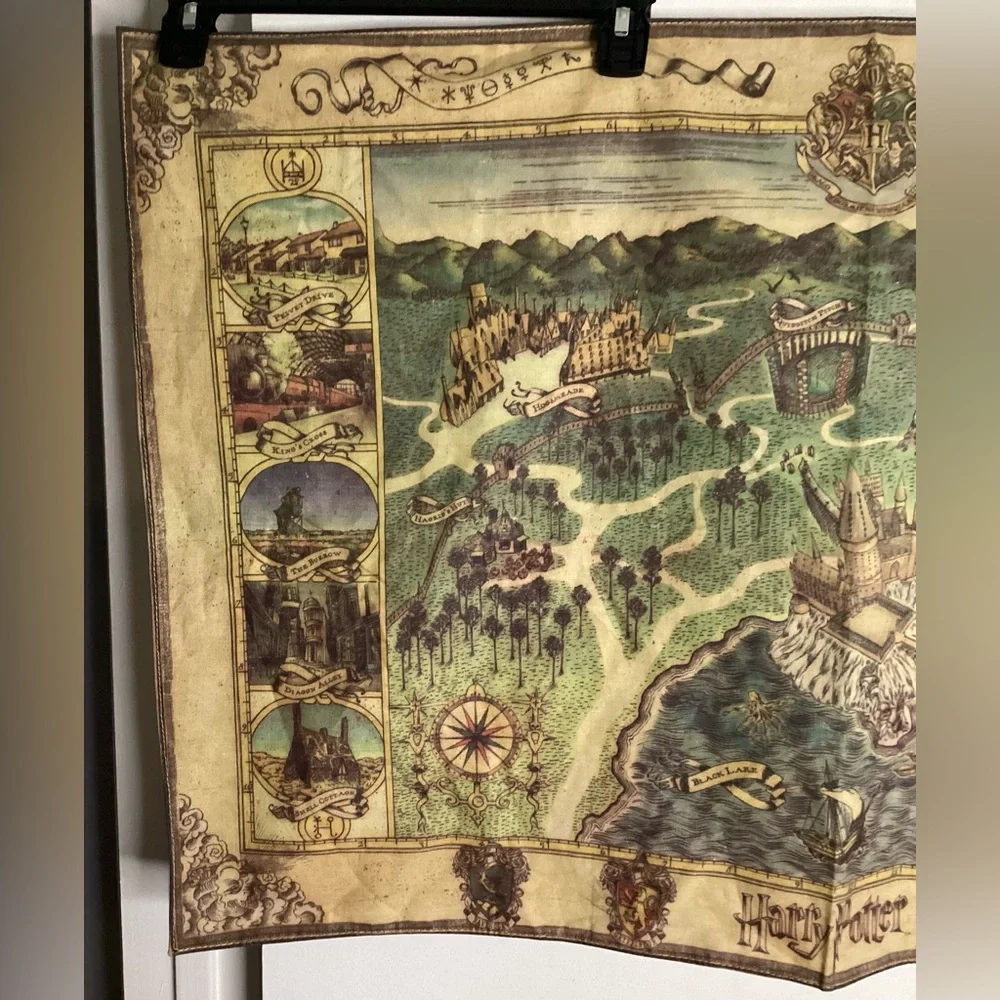 NWOT Harry Potter Enchanted Map Tapestry - Green and Brown 36 x 24